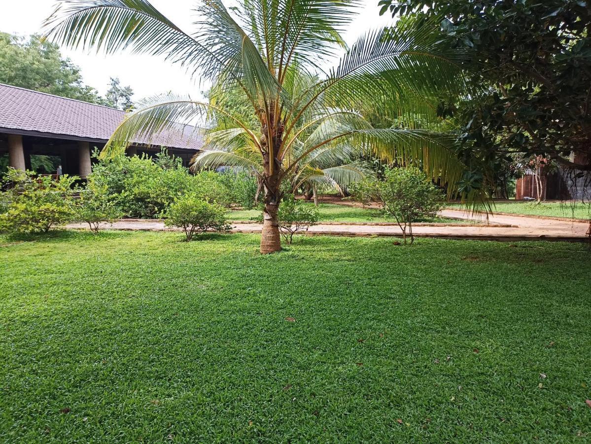 Kaveri Resort Sigiriya Buitenkant foto